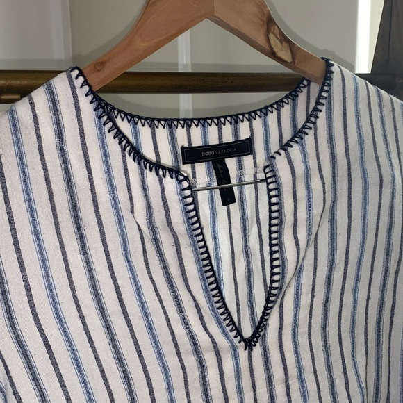 BCBG Stripped Embroidered Cropped Top Size small - Picture 4 of 9